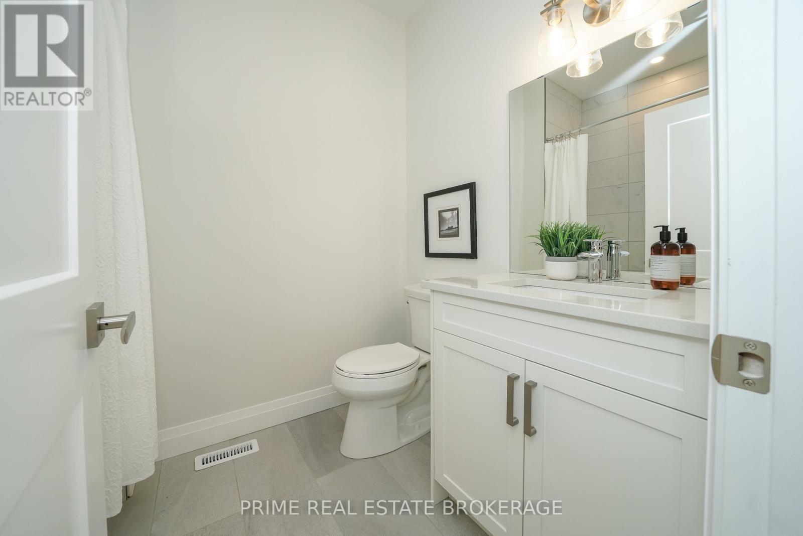 












6 - 62 COMPASS TRAIL

,
Central Elgin (Port Stanley),







Ontario
N5L0B4

