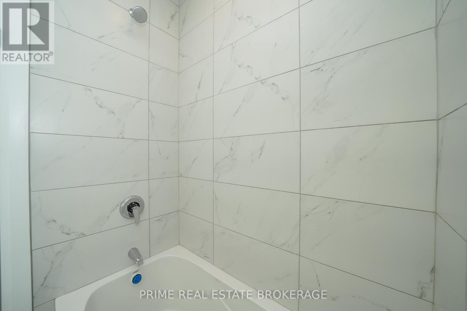 












6 - 62 COMPASS TRAIL

,
Central Elgin (Port Stanley),







Ontario
N5L0B4

