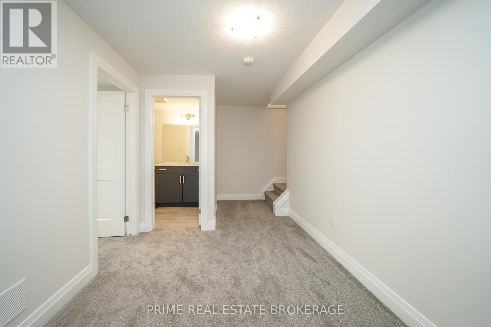 












6 - 62 COMPASS TRAIL

,
Central Elgin (Port Stanley),







Ontario
N5L0B4

