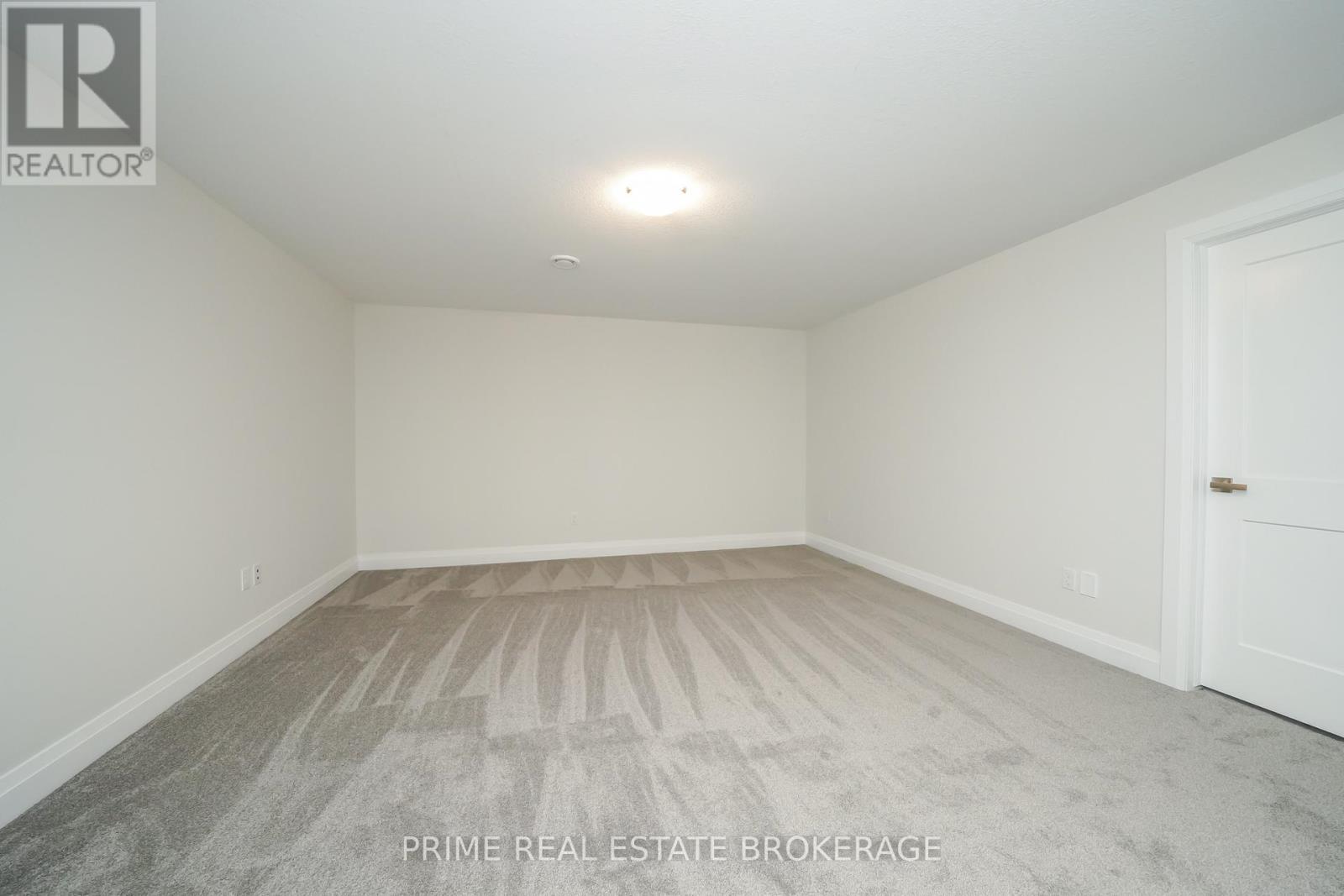 












6 - 62 COMPASS TRAIL

,
Central Elgin (Port Stanley),







Ontario
N5L0B4

