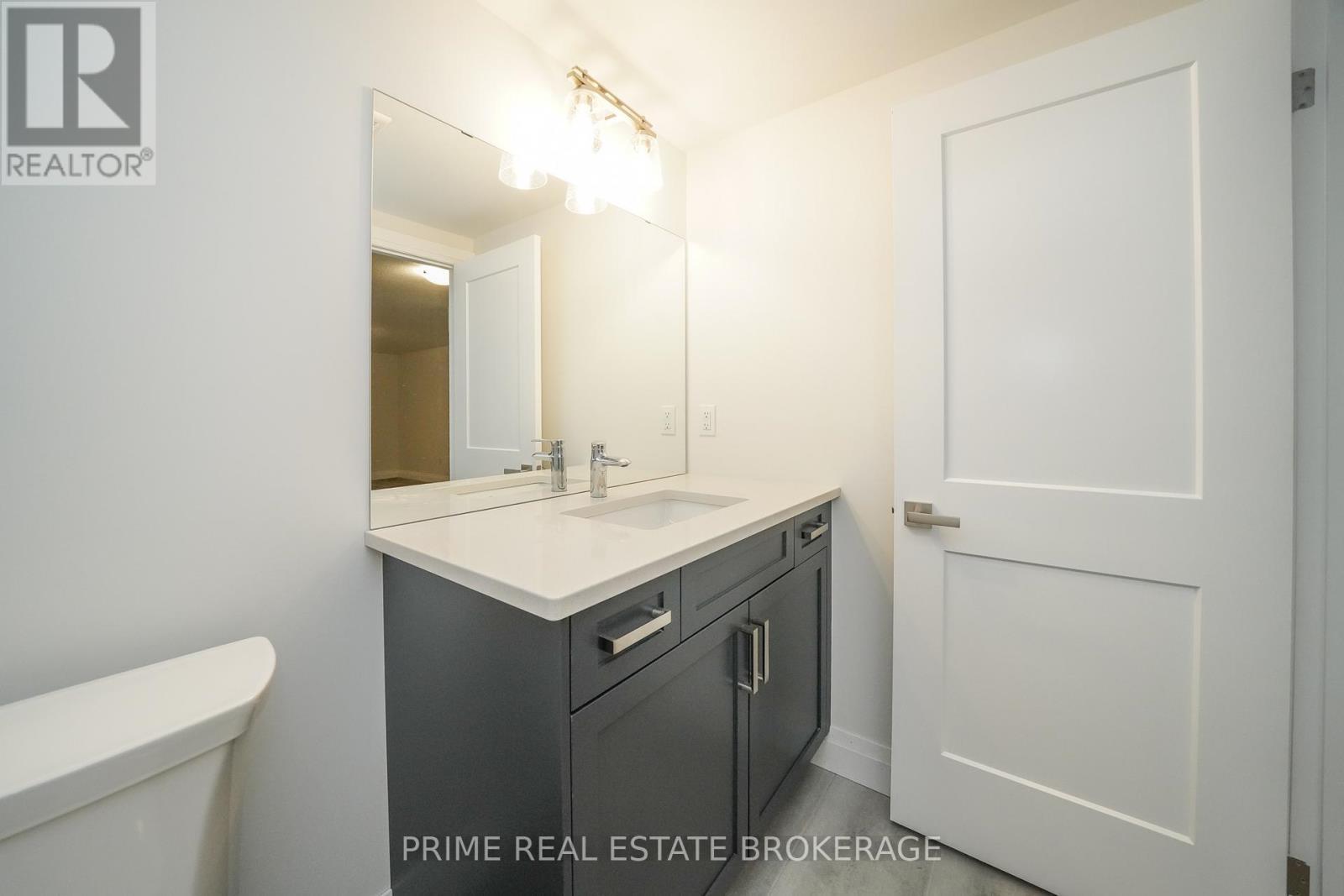 












6 - 62 COMPASS TRAIL

,
Central Elgin (Port Stanley),







Ontario
N5L0B4

