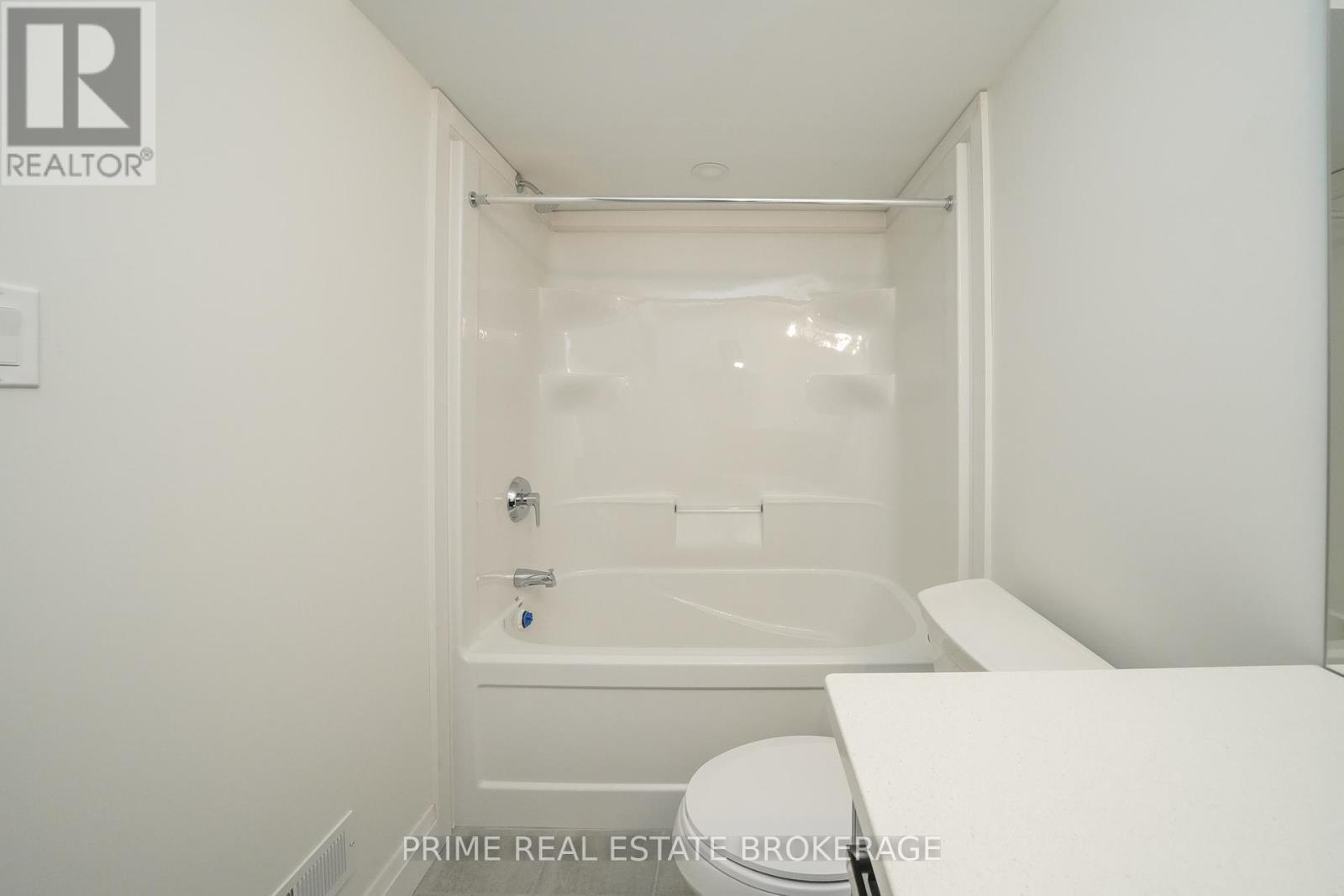 












6 - 62 COMPASS TRAIL

,
Central Elgin (Port Stanley),







Ontario
N5L0B4


