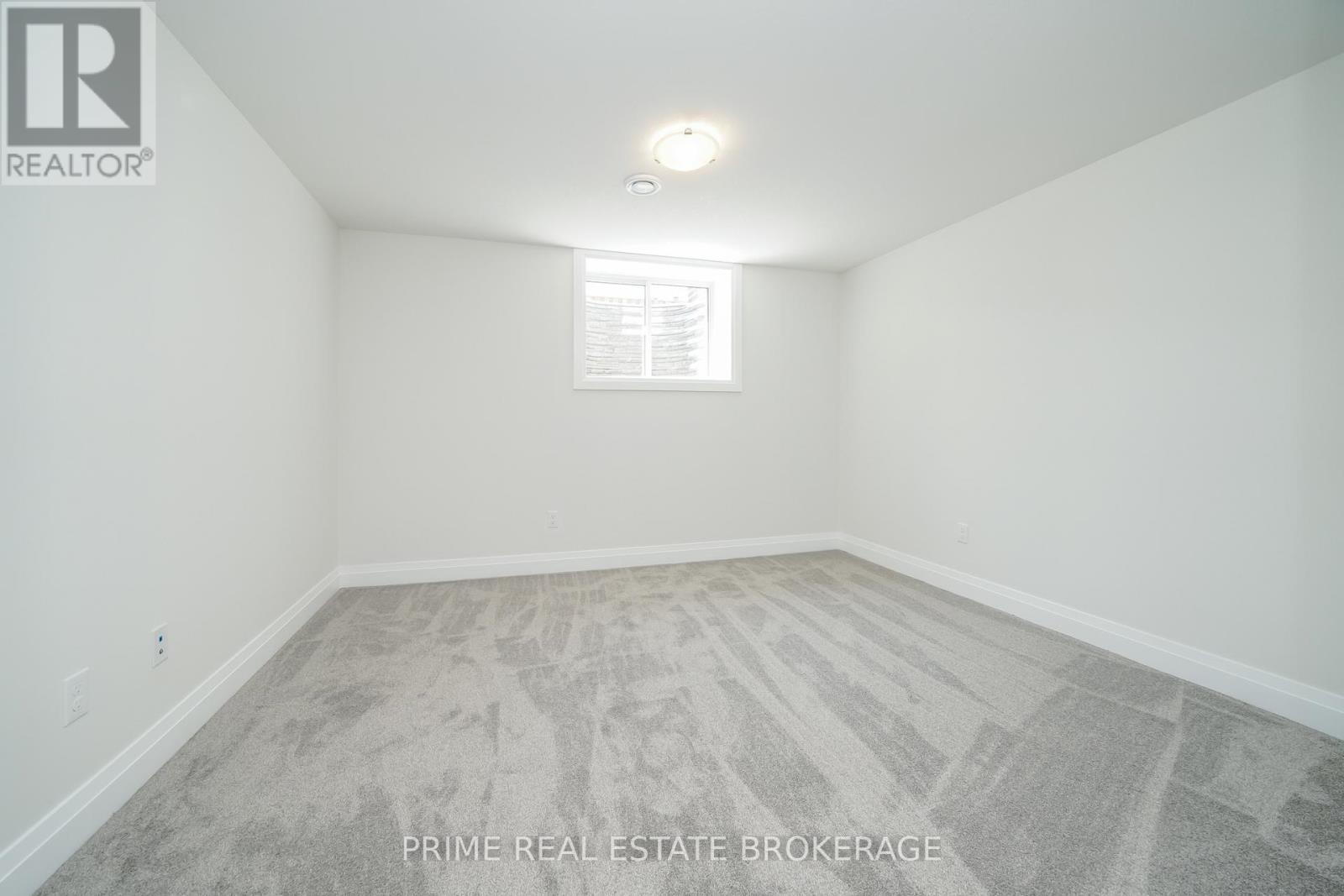 












6 - 62 COMPASS TRAIL

,
Central Elgin (Port Stanley),







Ontario
N5L0B4

