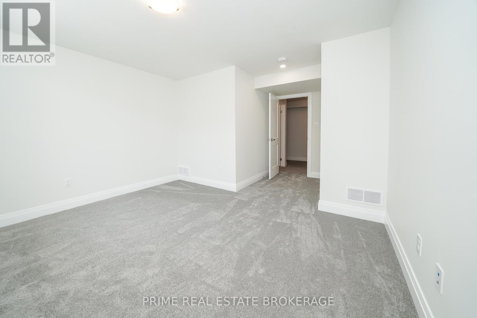 












6 - 62 COMPASS TRAIL

,
Central Elgin (Port Stanley),







Ontario
N5L0B4

