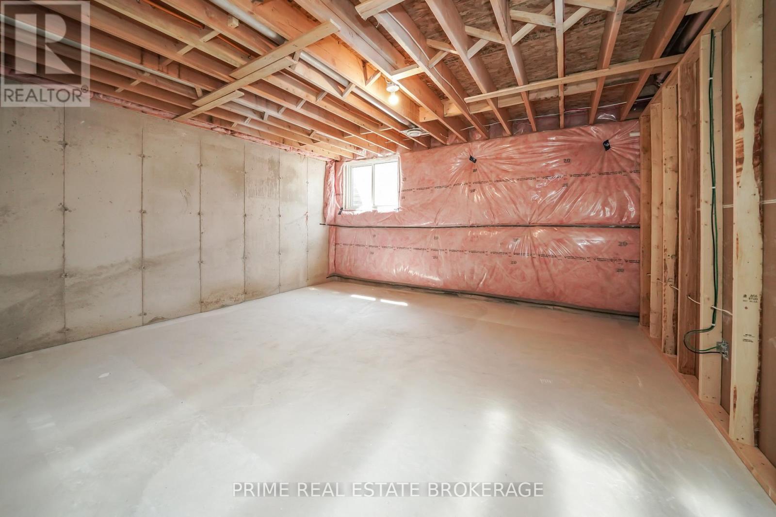 












6 - 62 COMPASS TRAIL

,
Central Elgin (Port Stanley),







Ontario
N5L0B4


