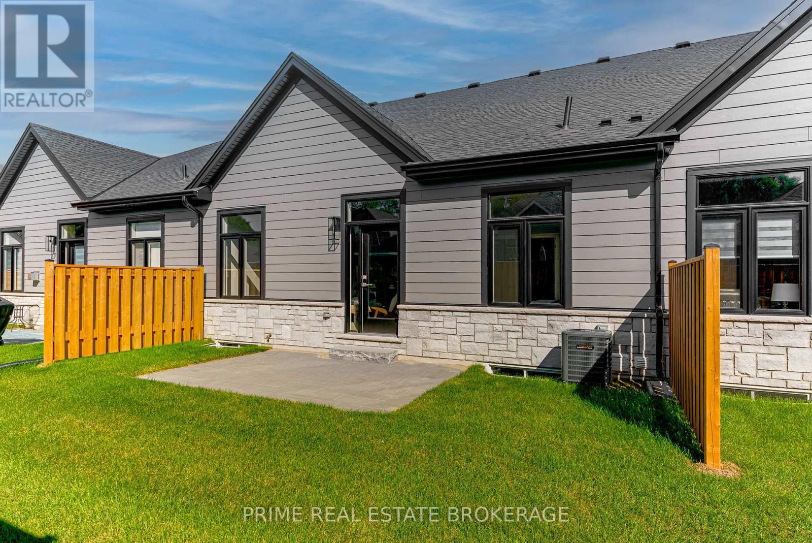 












6 - 62 COMPASS TRAIL

,
Central Elgin (Port Stanley),







Ontario
N5L0B4

