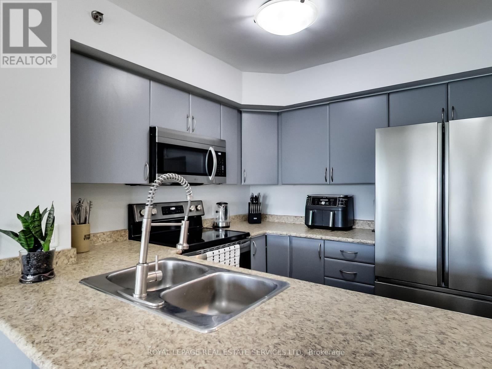 












221 - 3060 ROTARY WAY

,
Burlington,




Ontario
L7M0G9

