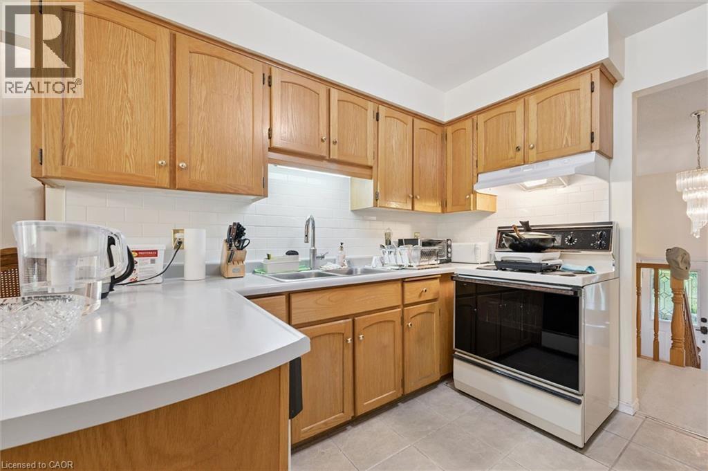 












176 SANDFORD FLEMING Drive

,
Waterloo,




Ontario
N2T1G2

