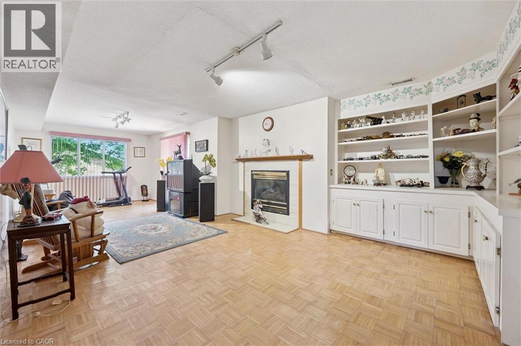 












176 SANDFORD FLEMING Drive

,
Waterloo,




Ontario
N2T1G2

