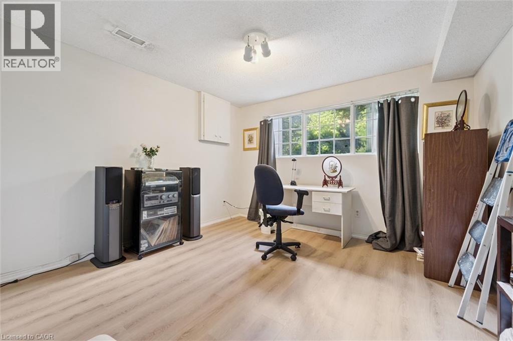 












176 SANDFORD FLEMING Drive

,
Waterloo,




Ontario
N2T1G2

