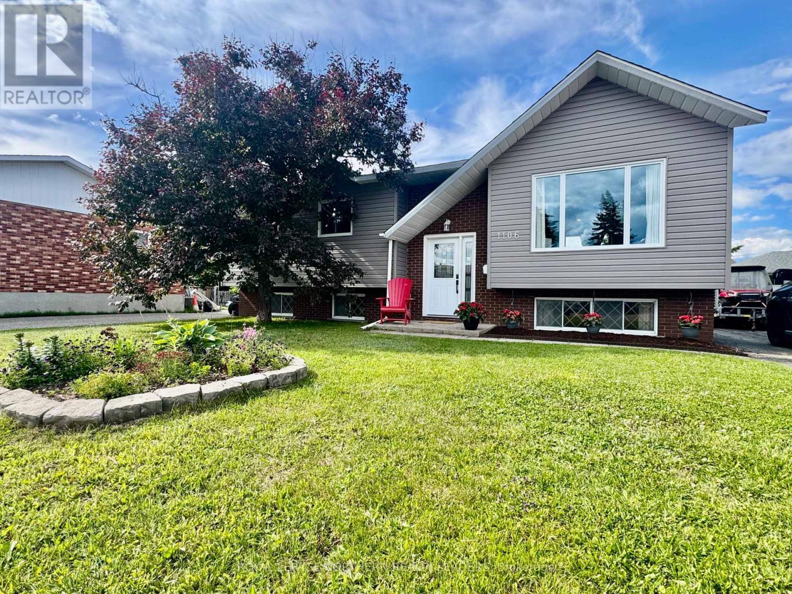 












1106 GREENINGDON DRIVE

,
Timmins (MTJ - Main Area),




Ontario
P4R1B2

