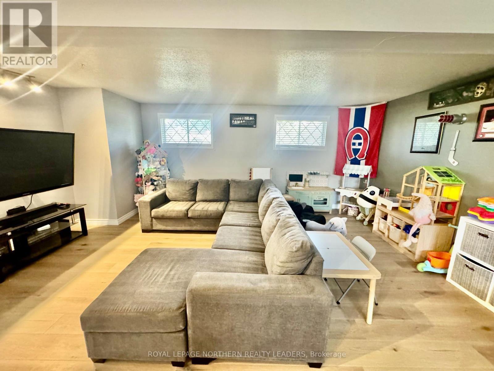 












1106 GREENINGDON DRIVE

,
Timmins (MTJ - Main Area),




Ontario
P4R1B2

