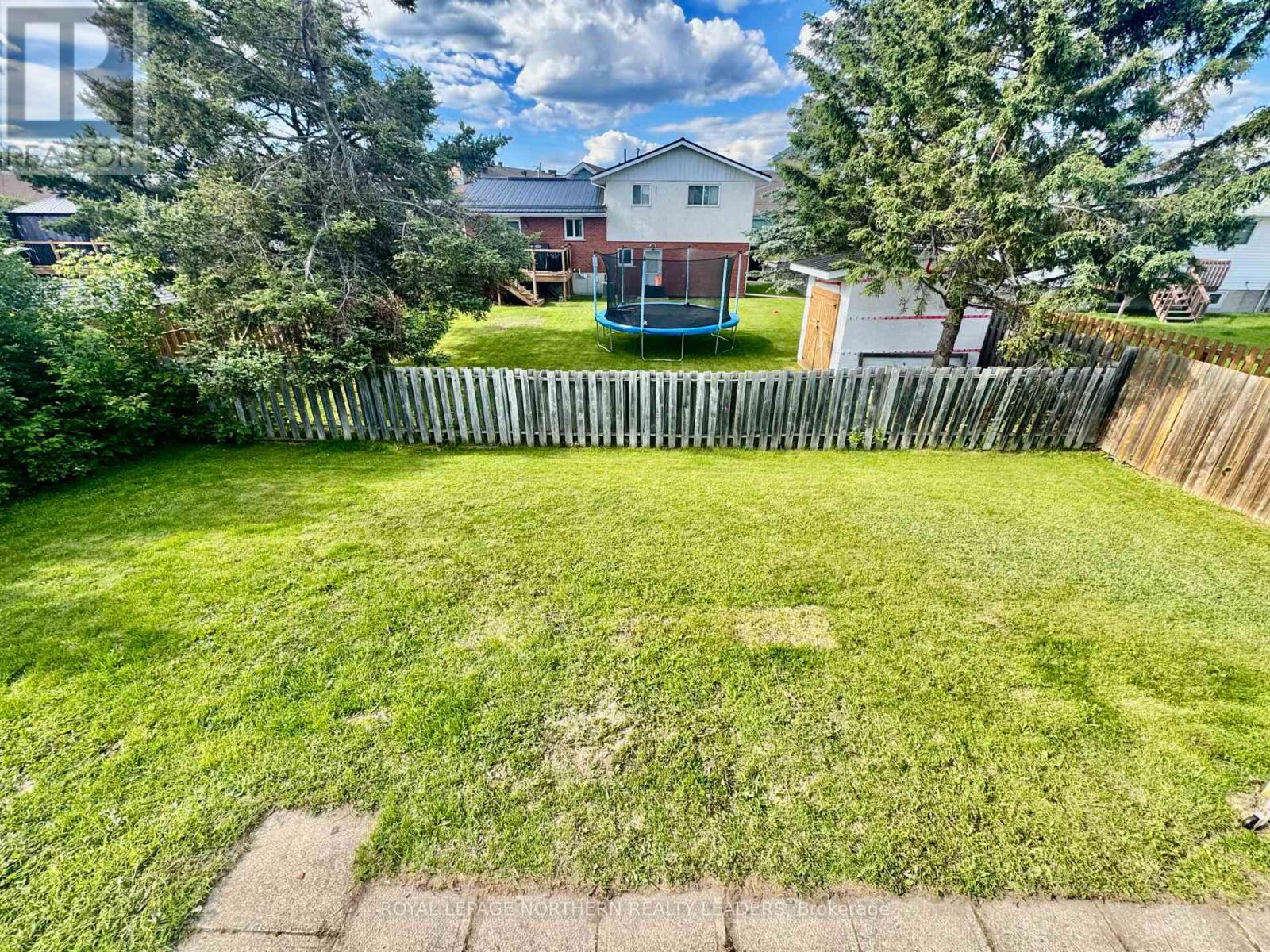 












1106 GREENINGDON DRIVE

,
Timmins (MTJ - Main Area),




Ontario
P4R1B2

