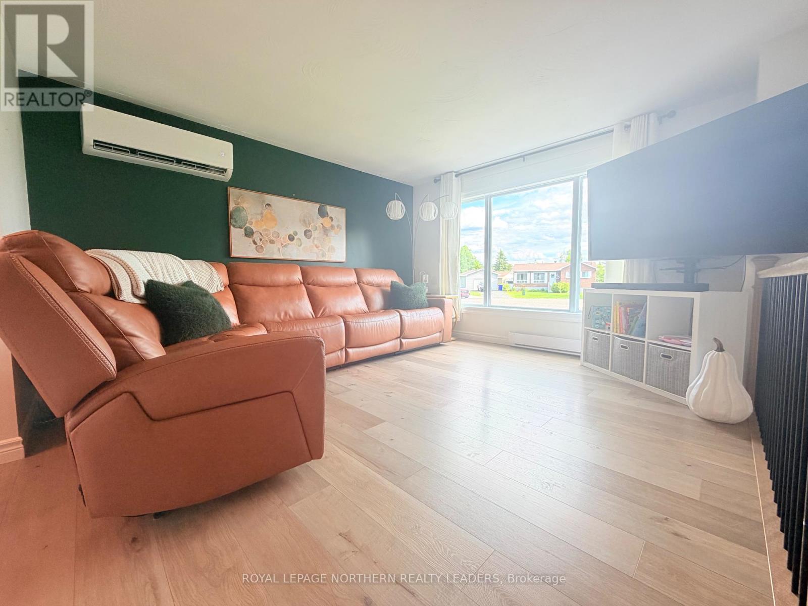 












1106 GREENINGDON DRIVE

,
Timmins (MTJ - Main Area),




Ontario
P4R1B2

