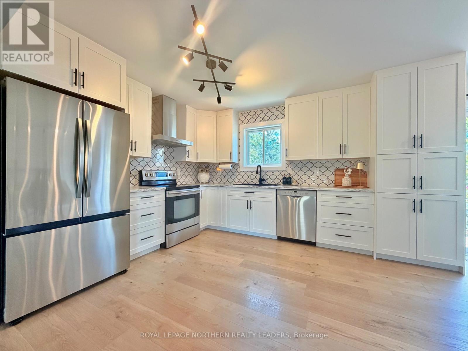 












1106 GREENINGDON DRIVE

,
Timmins (MTJ - Main Area),




Ontario
P4R1B2

