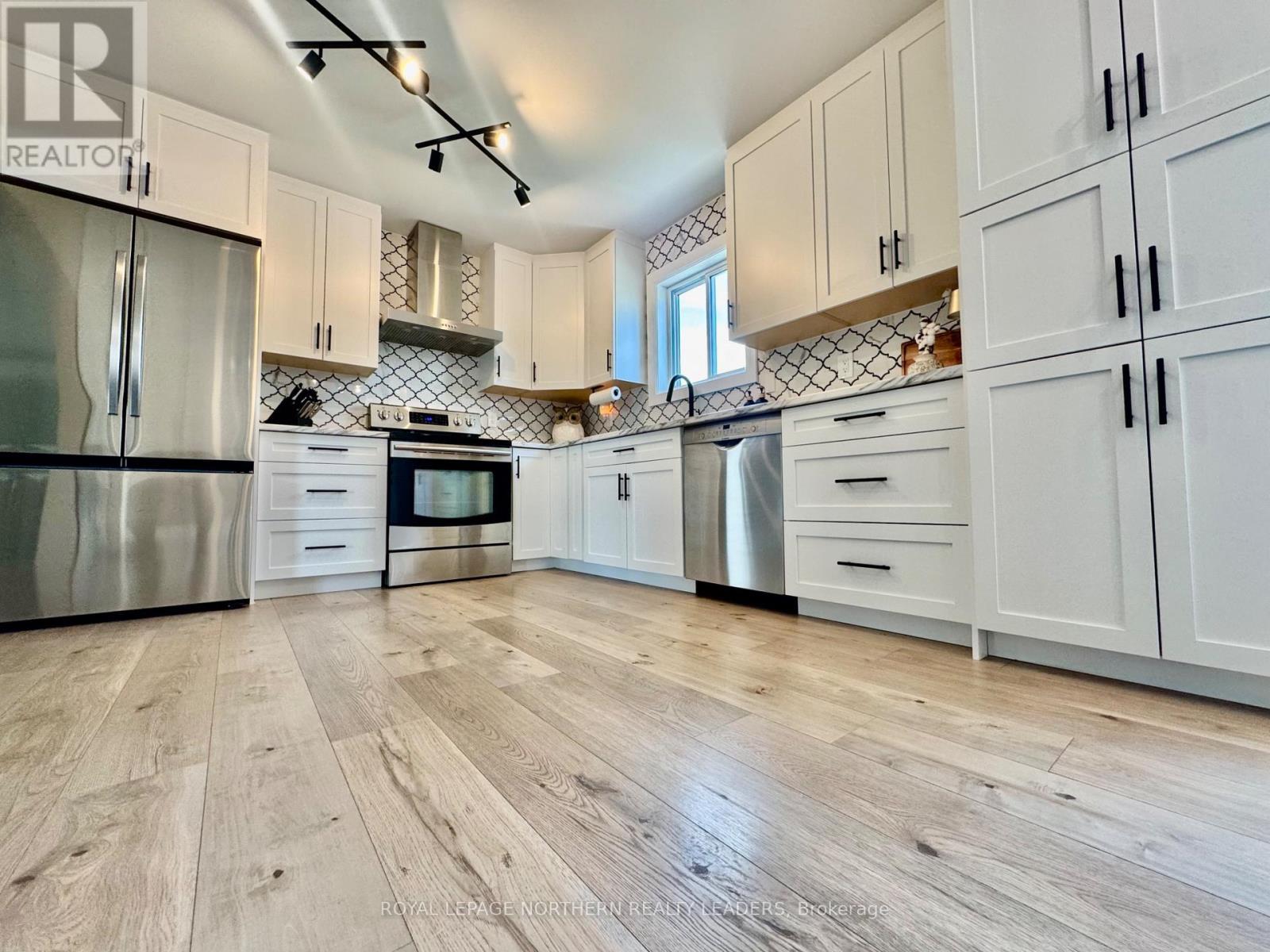 












1106 GREENINGDON DRIVE

,
Timmins (MTJ - Main Area),




Ontario
P4R1B2

