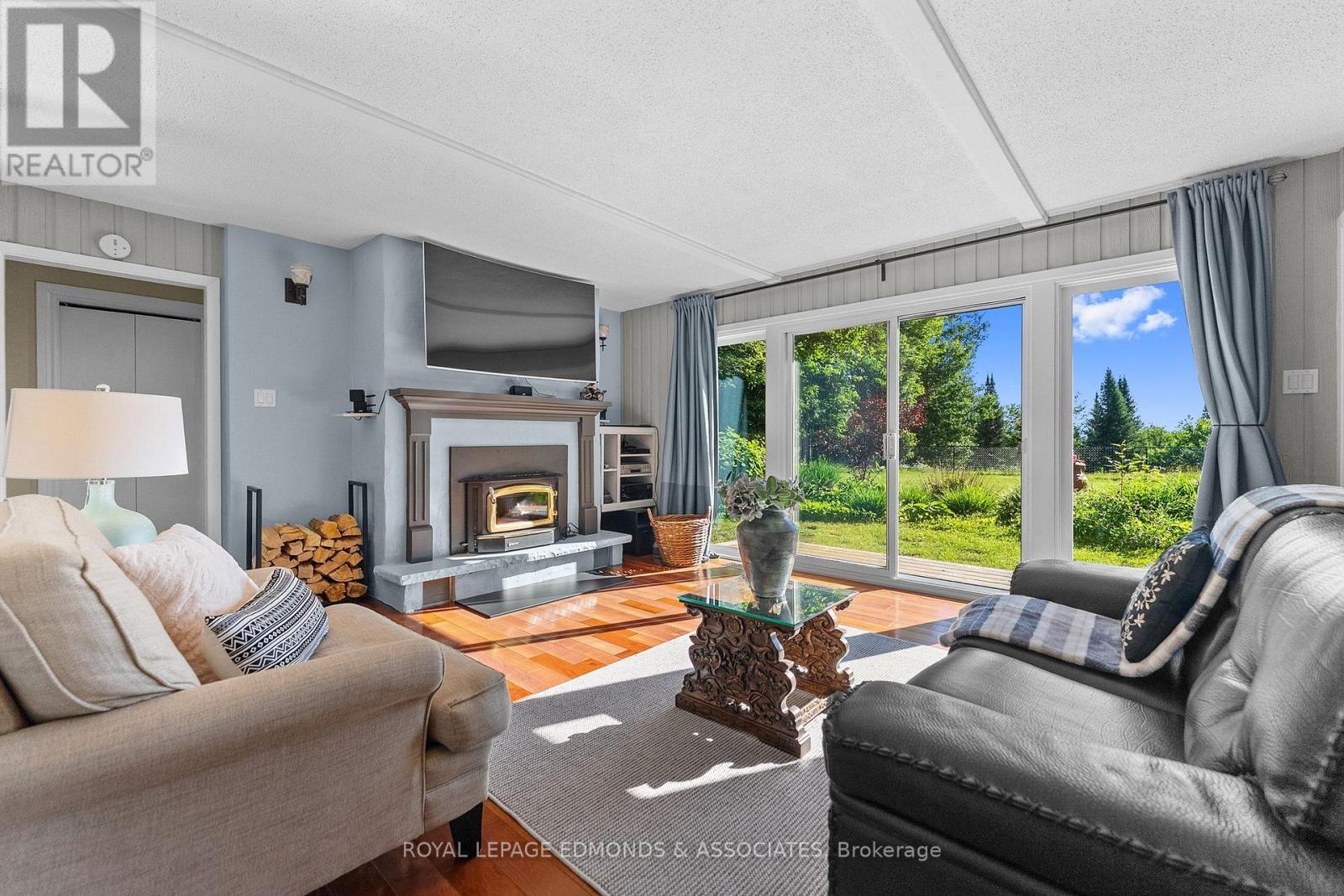 












37 SELLEY STREET

,
Petawawa,




Ontario
K8H3G9

