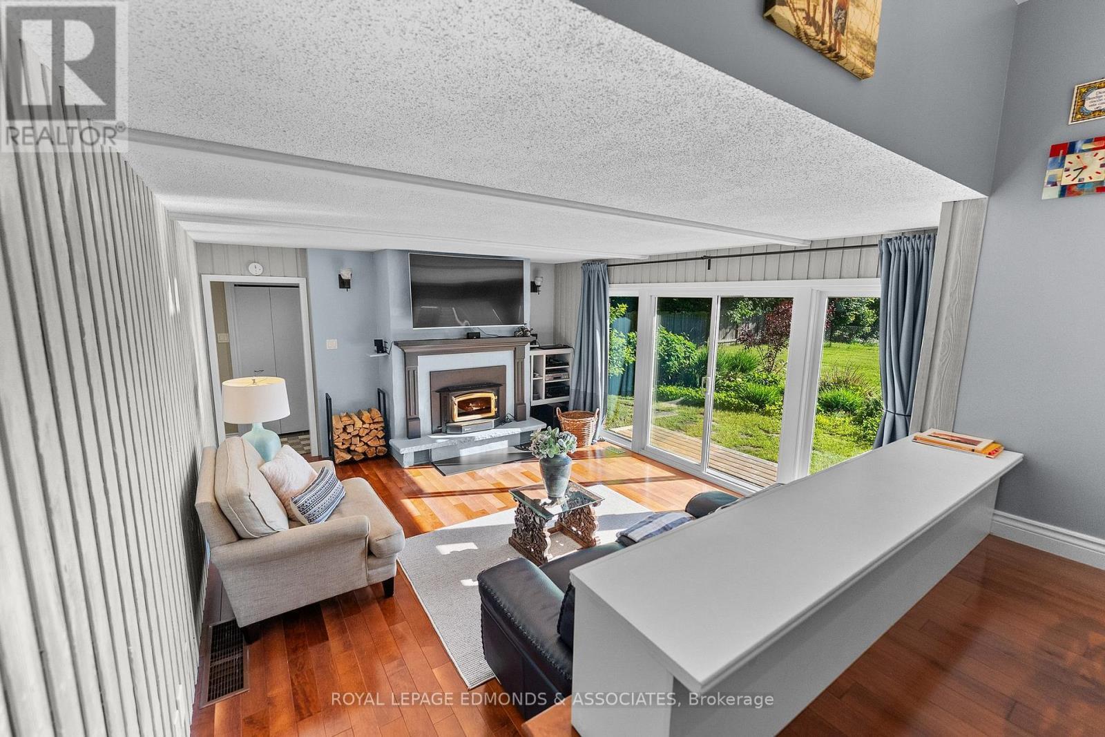












37 SELLEY STREET

,
Petawawa,




Ontario
K8H3G9


