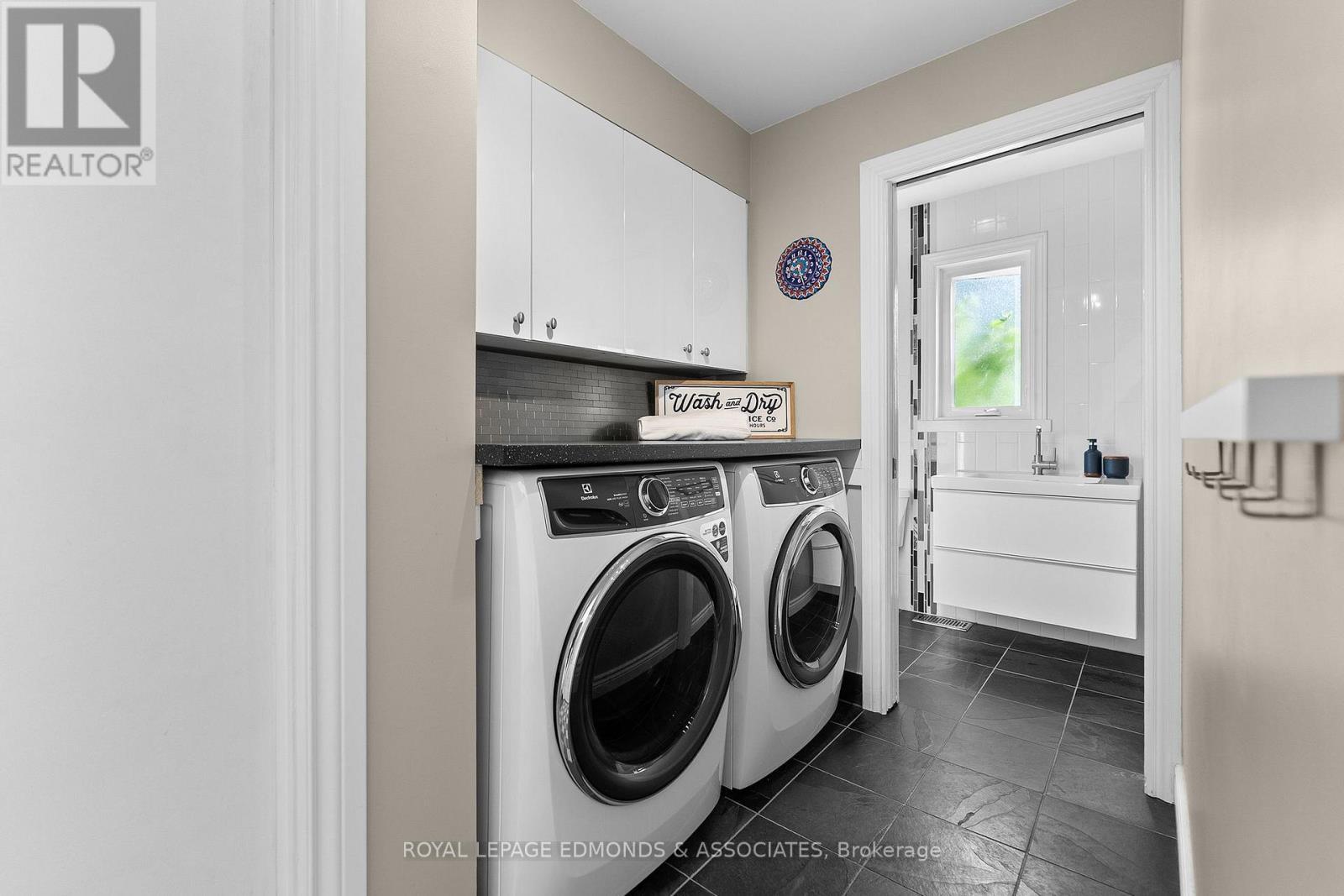 












37 SELLEY STREET

,
Petawawa,




Ontario
K8H3G9

