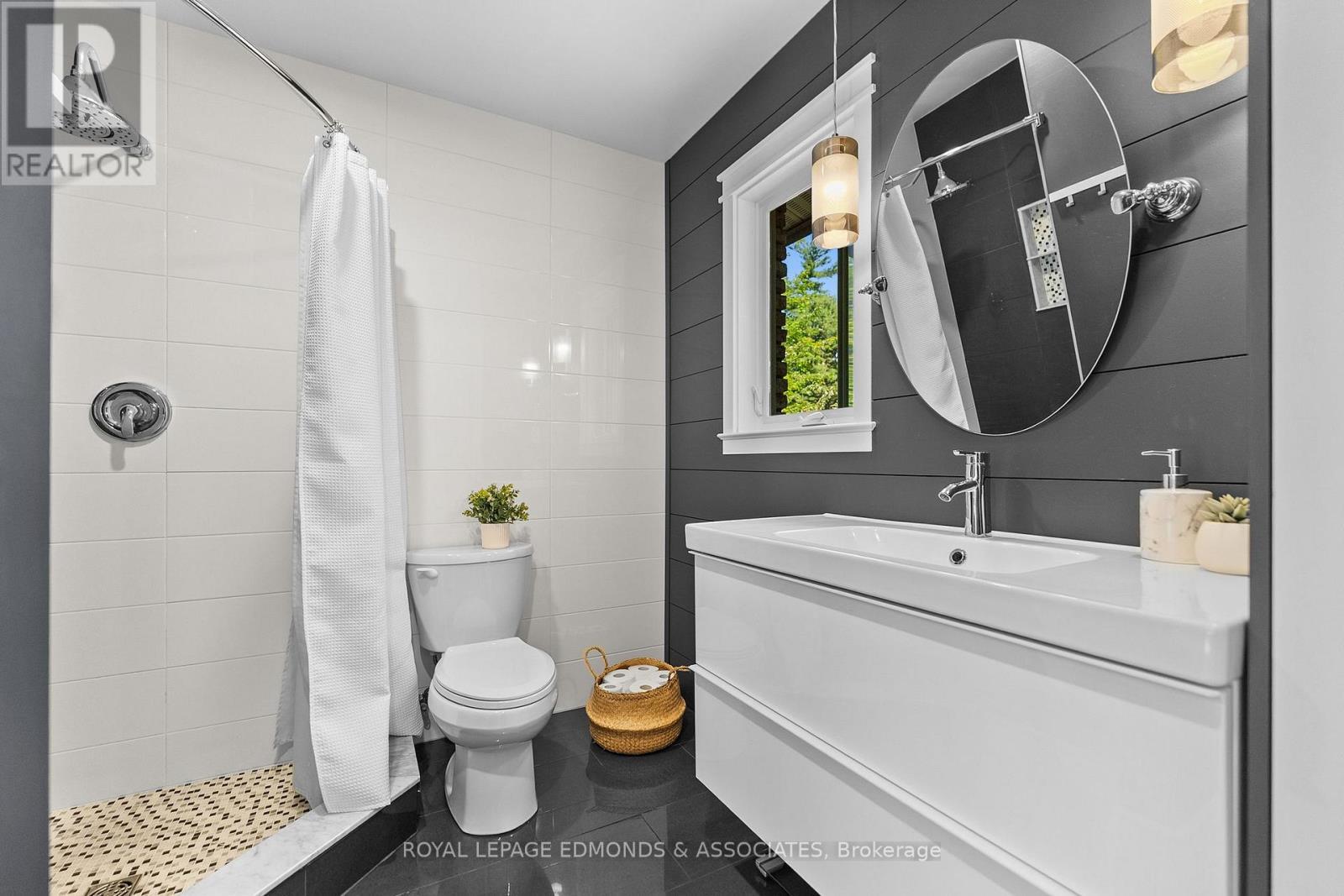 












37 SELLEY STREET

,
Petawawa,




Ontario
K8H3G9

