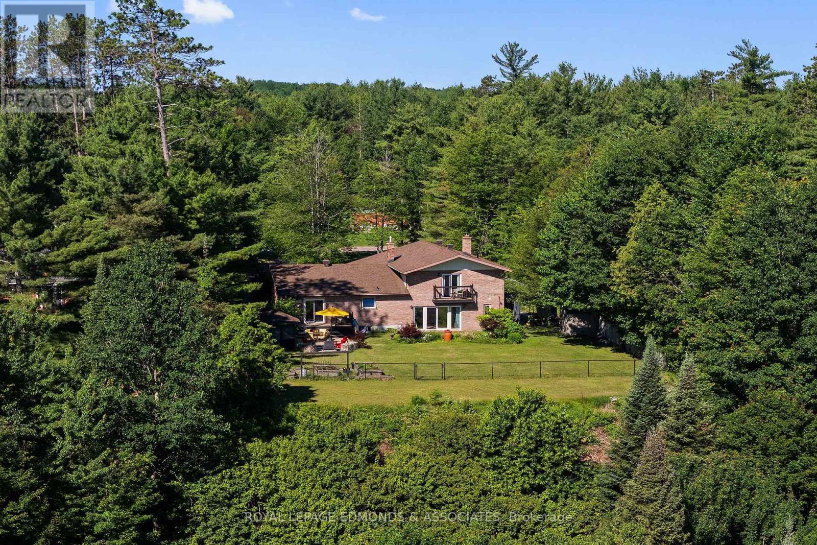 












37 SELLEY STREET

,
Petawawa,




Ontario
K8H3G9

