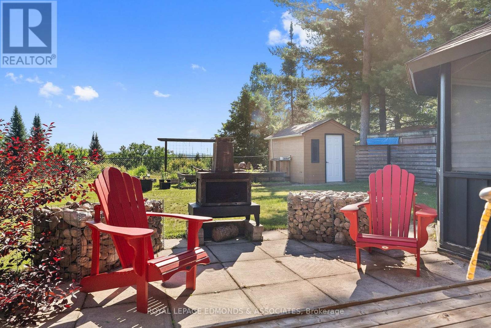 












37 SELLEY STREET

,
Petawawa,




Ontario
K8H3G9

