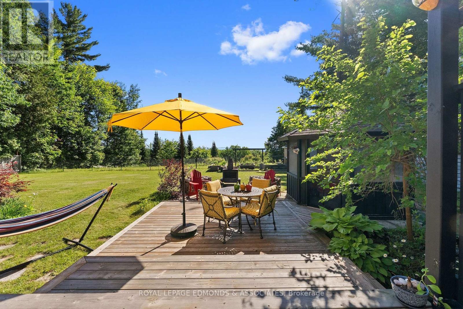 












37 SELLEY STREET

,
Petawawa,




Ontario
K8H3G9

