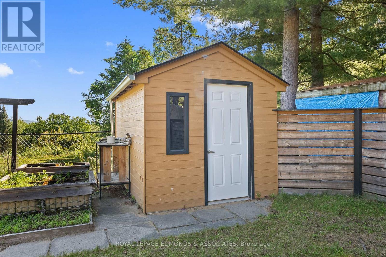 












37 SELLEY STREET

,
Petawawa,




Ontario
K8H3G9

