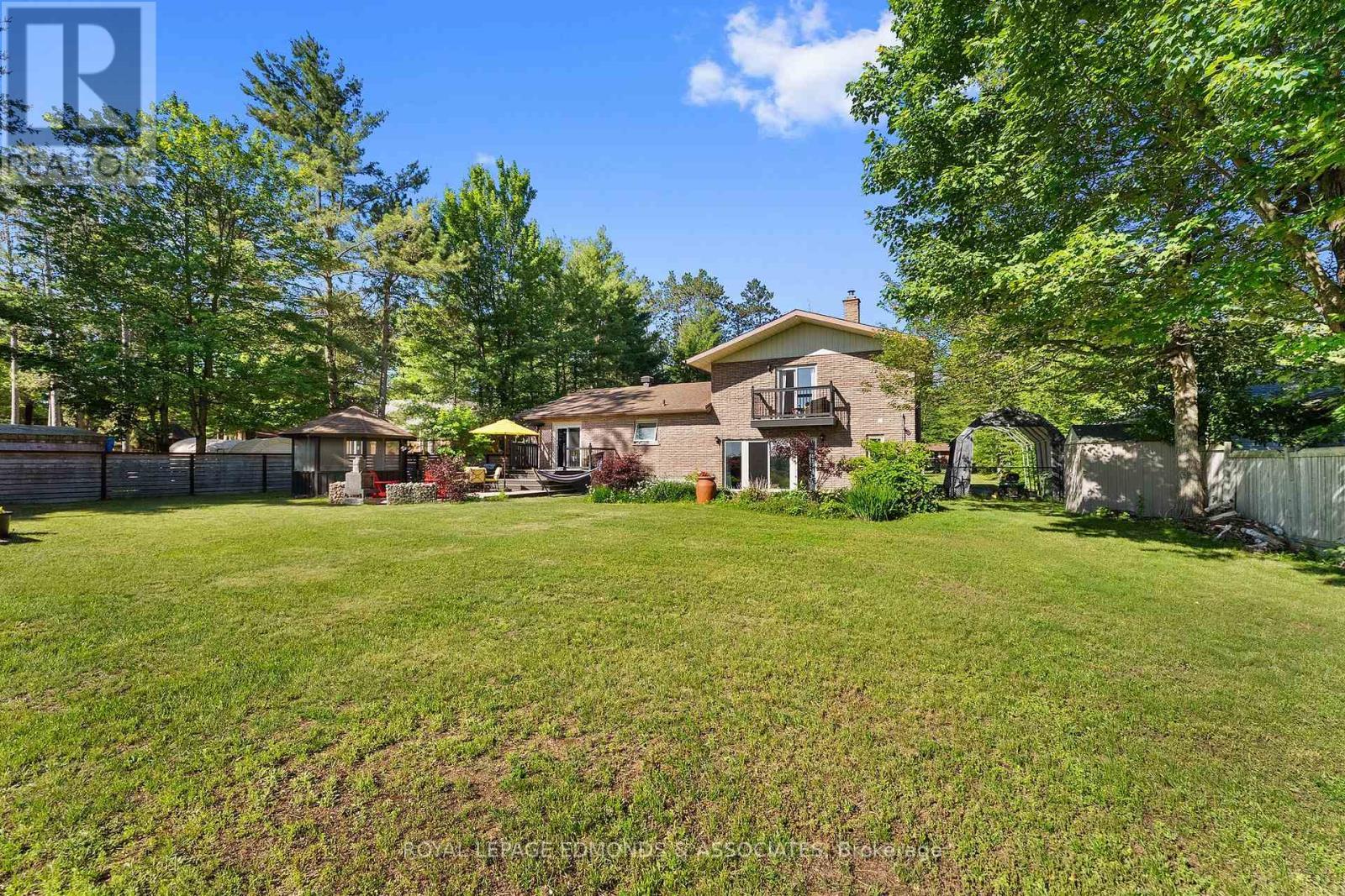 












37 SELLEY STREET

,
Petawawa,




Ontario
K8H3G9

