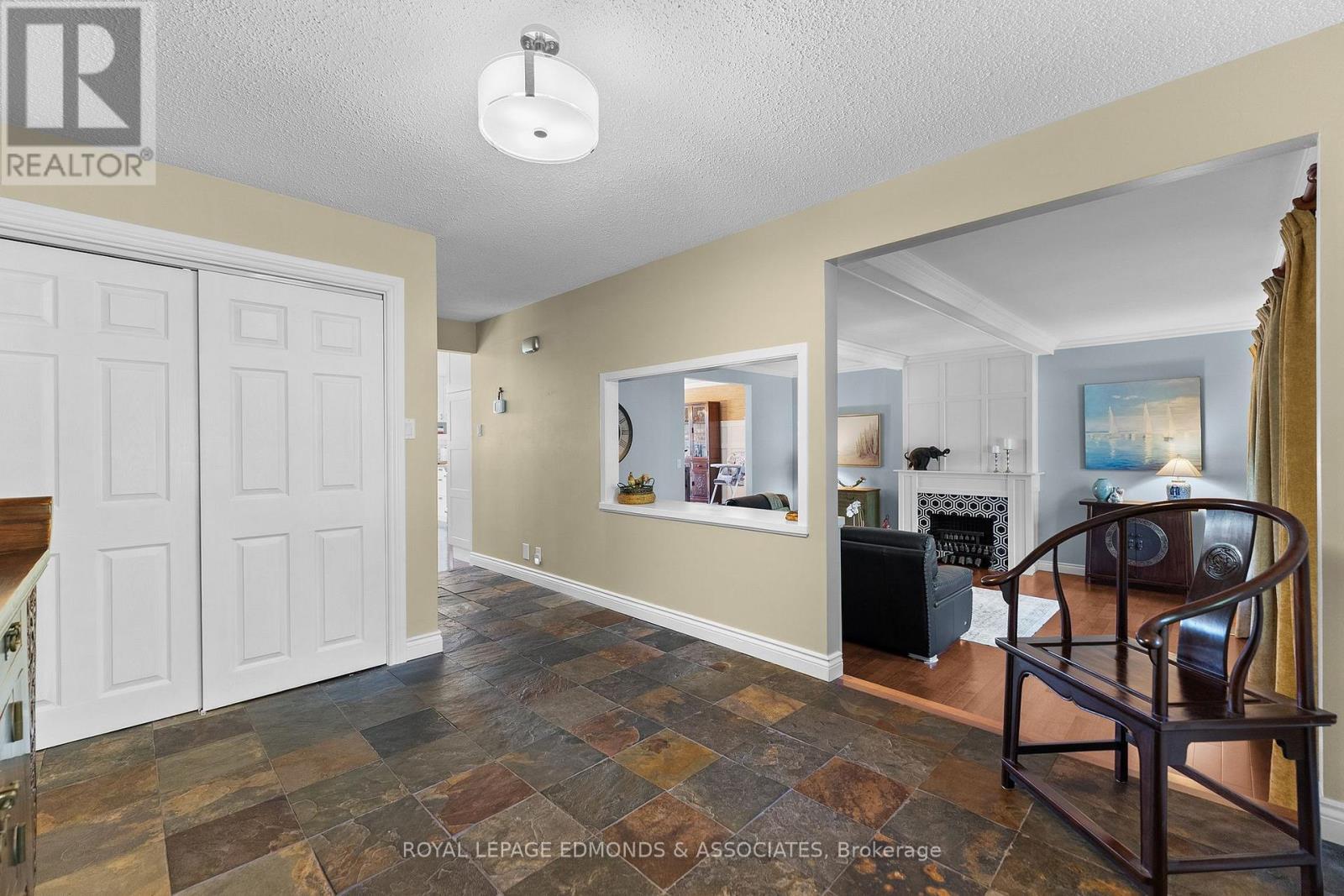 












37 SELLEY STREET

,
Petawawa,




Ontario
K8H3G9

