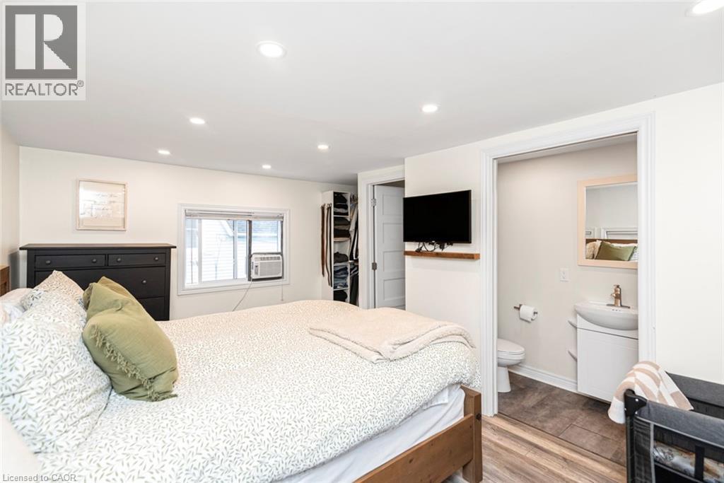 












811 TAMARAC Street

,
Dunnville,




Ontario
N1A2E5

