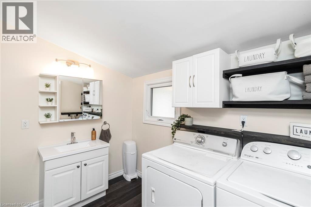 












811 TAMARAC Street

,
Dunnville,




Ontario
N1A2E5

