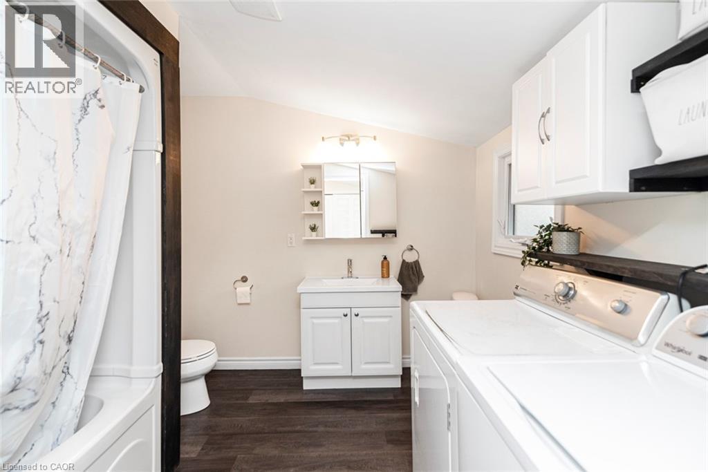 












811 TAMARAC Street

,
Dunnville,




Ontario
N1A2E5

