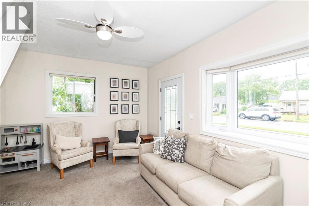 












811 TAMARAC Street

,
Dunnville,




Ontario
N1A2E5

