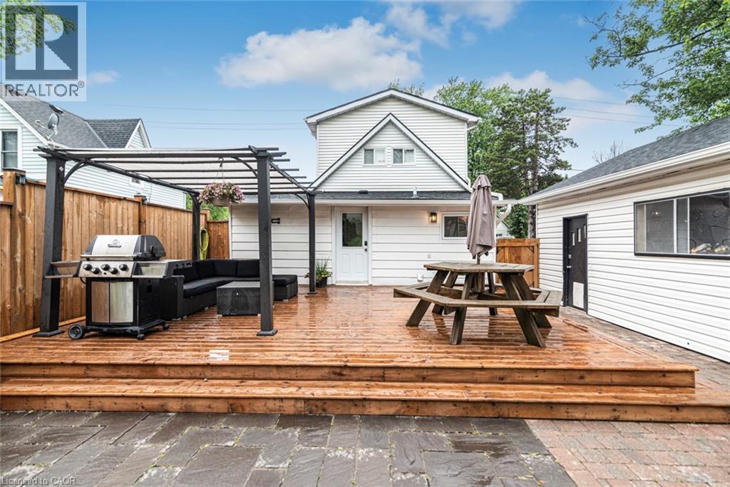 












811 TAMARAC Street

,
Dunnville,




Ontario
N1A2E5

