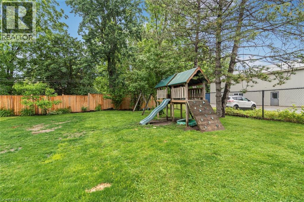 












811 TAMARAC Street

,
Dunnville,




Ontario
N1A2E5

