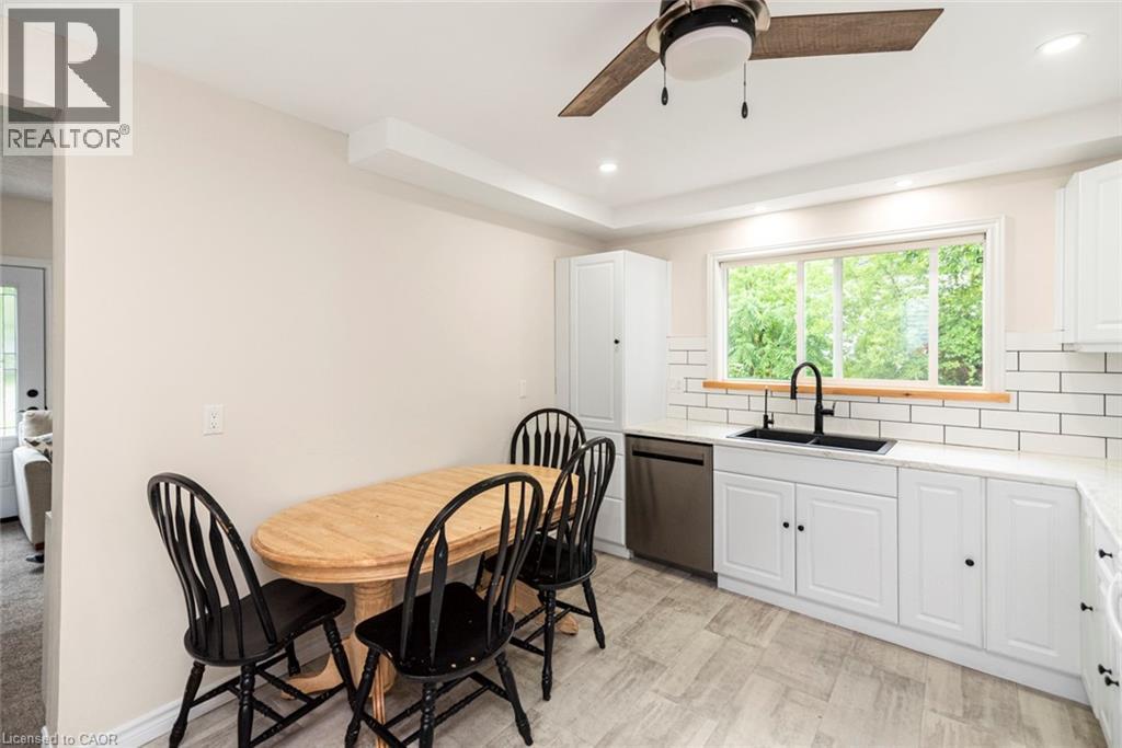 












811 TAMARAC Street

,
Dunnville,




Ontario
N1A2E5

