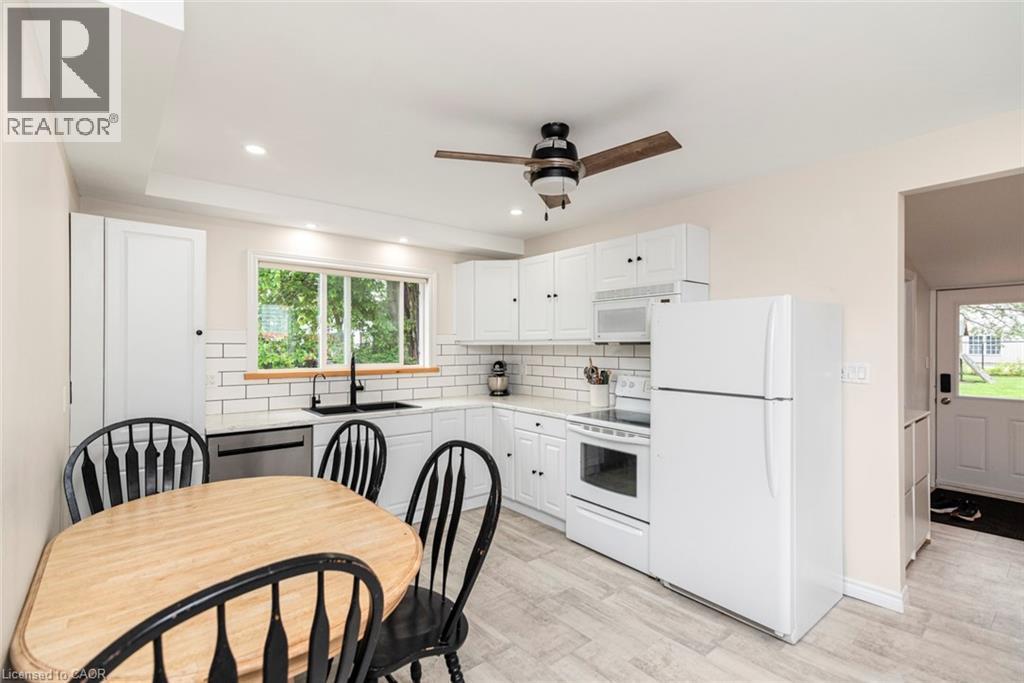 












811 TAMARAC Street

,
Dunnville,




Ontario
N1A2E5

