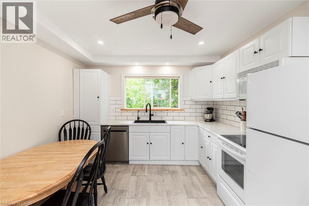 












811 TAMARAC Street

,
Dunnville,




Ontario
N1A2E5

