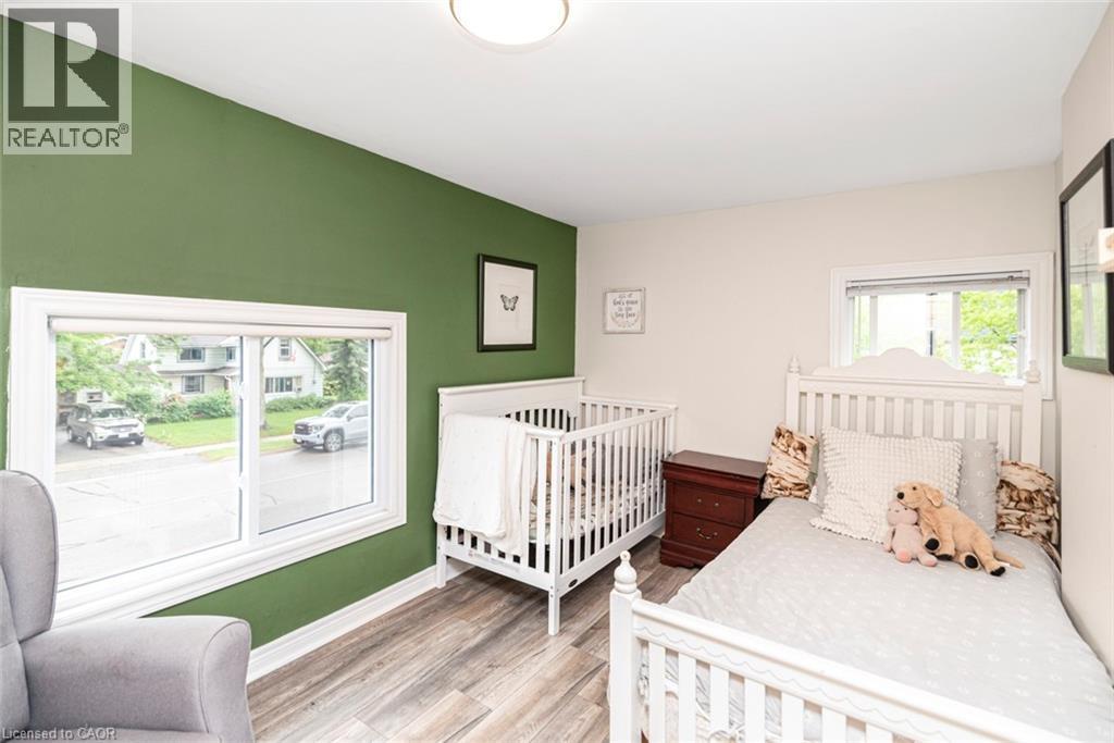 












811 TAMARAC Street

,
Dunnville,




Ontario
N1A2E5

