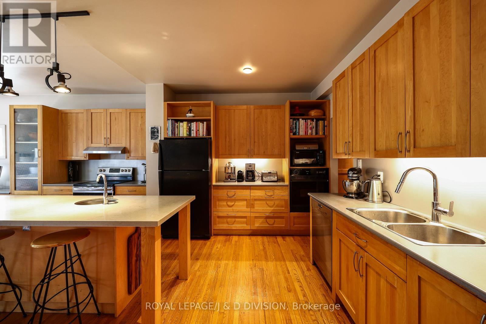 












181 RUMSEY ROAD

,
Toronto,




Ontario
M4G1P4

