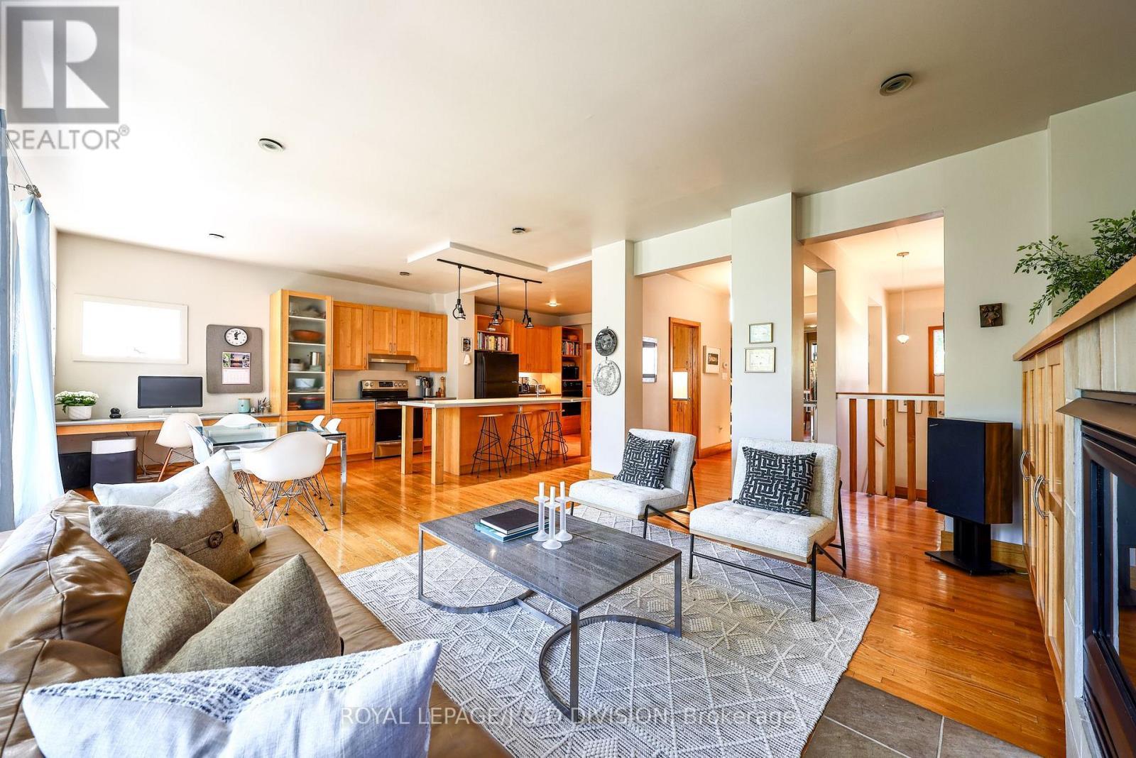 












181 RUMSEY ROAD

,
Toronto,




Ontario
M4G1P4

