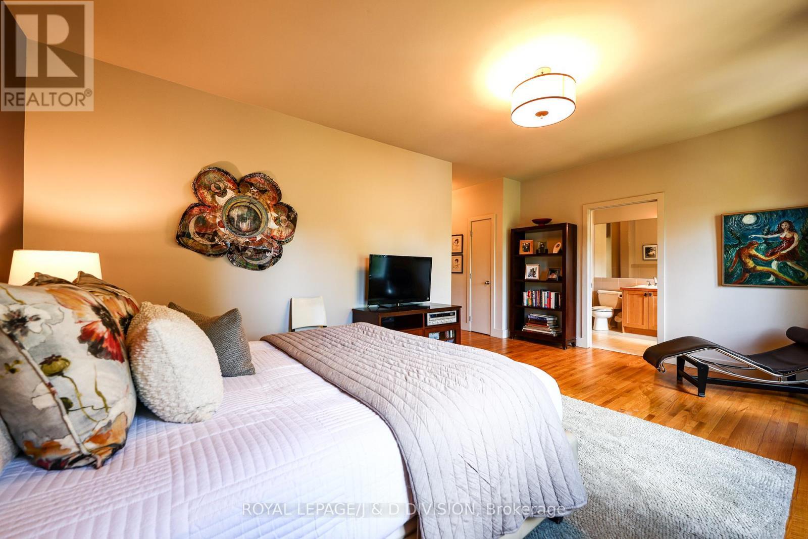 












181 RUMSEY ROAD

,
Toronto,




Ontario
M4G1P4

