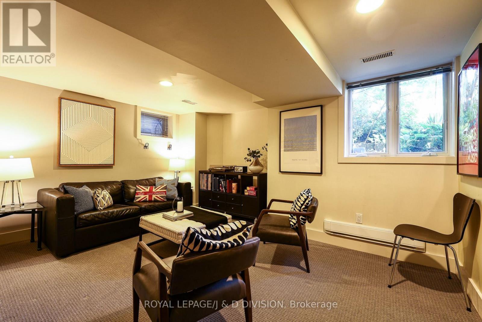 












181 RUMSEY ROAD

,
Toronto,




Ontario
M4G1P4

