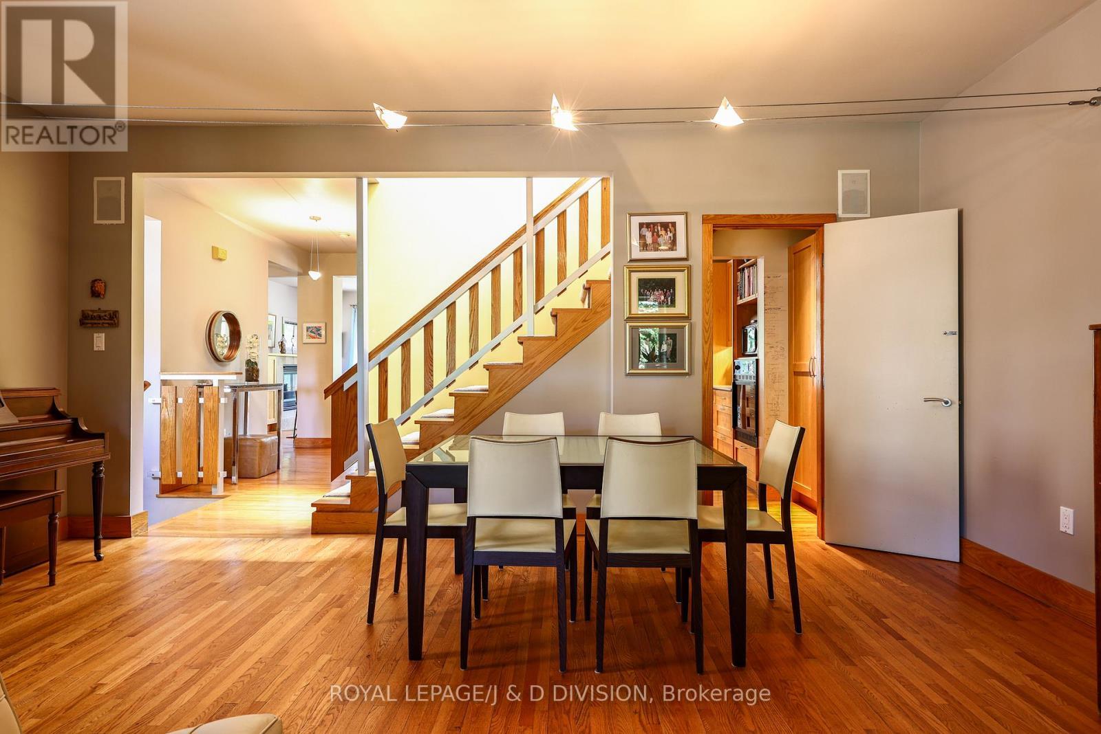 












181 RUMSEY ROAD

,
Toronto,




Ontario
M4G1P4

