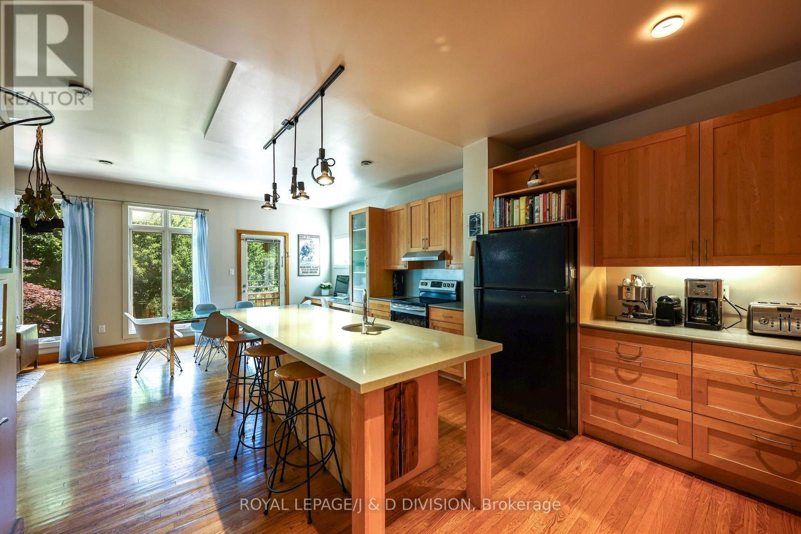 












181 RUMSEY ROAD

,
Toronto,




Ontario
M4G1P4

