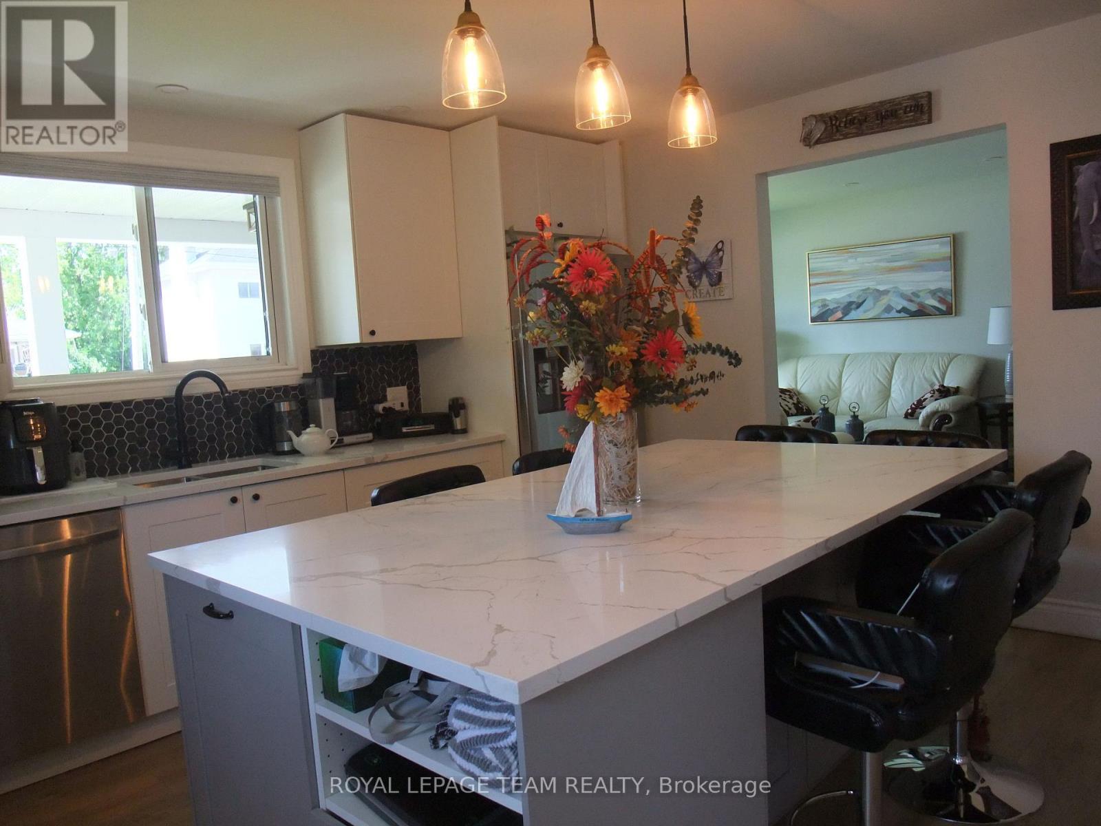 












343 HARRY STREET

,
Renfrew,




Ontario
K7V3E5

