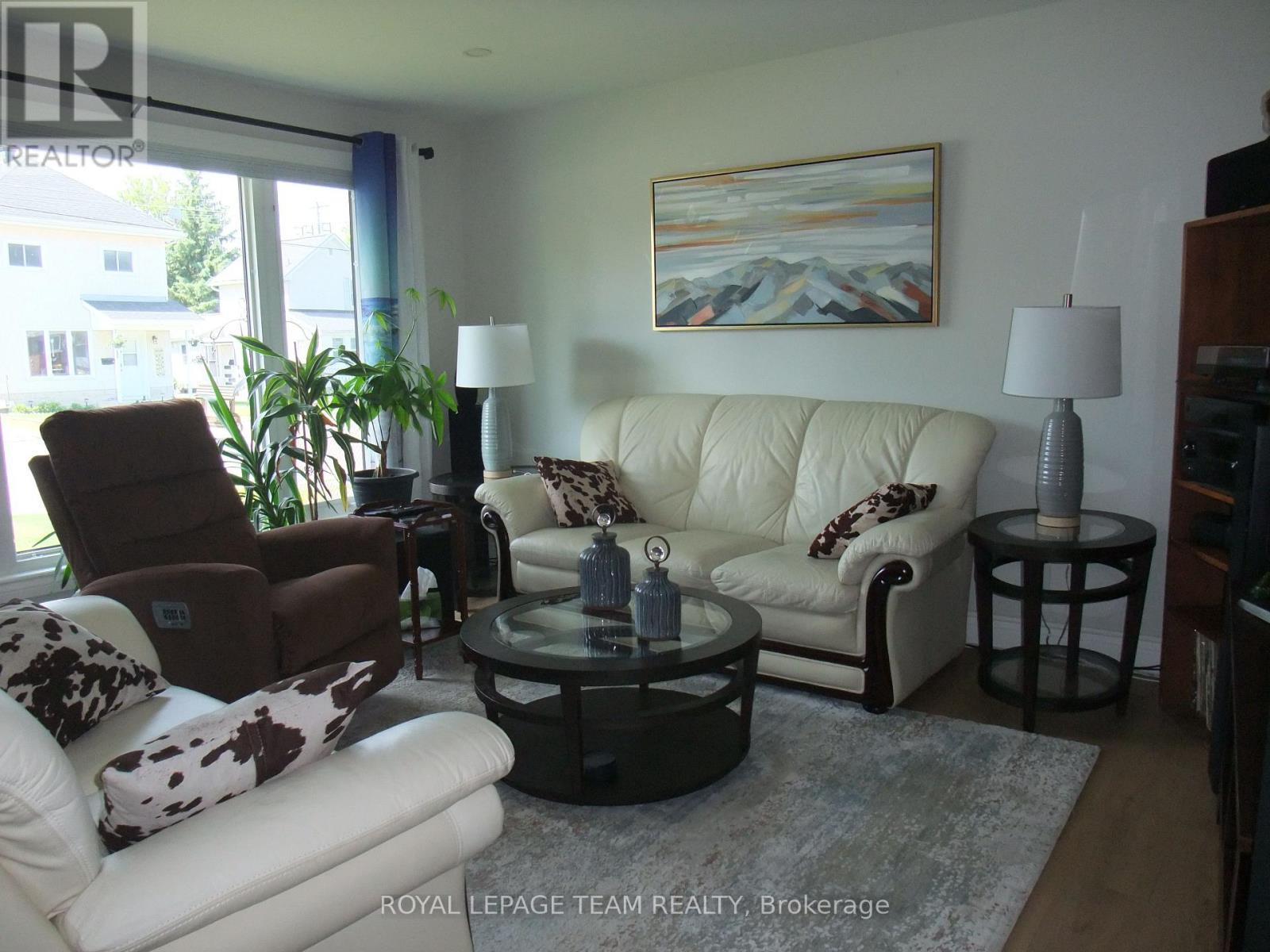 












343 HARRY STREET

,
Renfrew,




Ontario
K7V3E5

