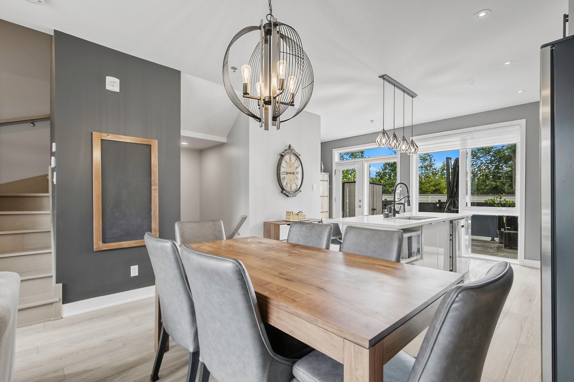 









1361


Rue des Tilleuls

,
Saint-Bruno-de-Montarville,




QC
J3V0C5

