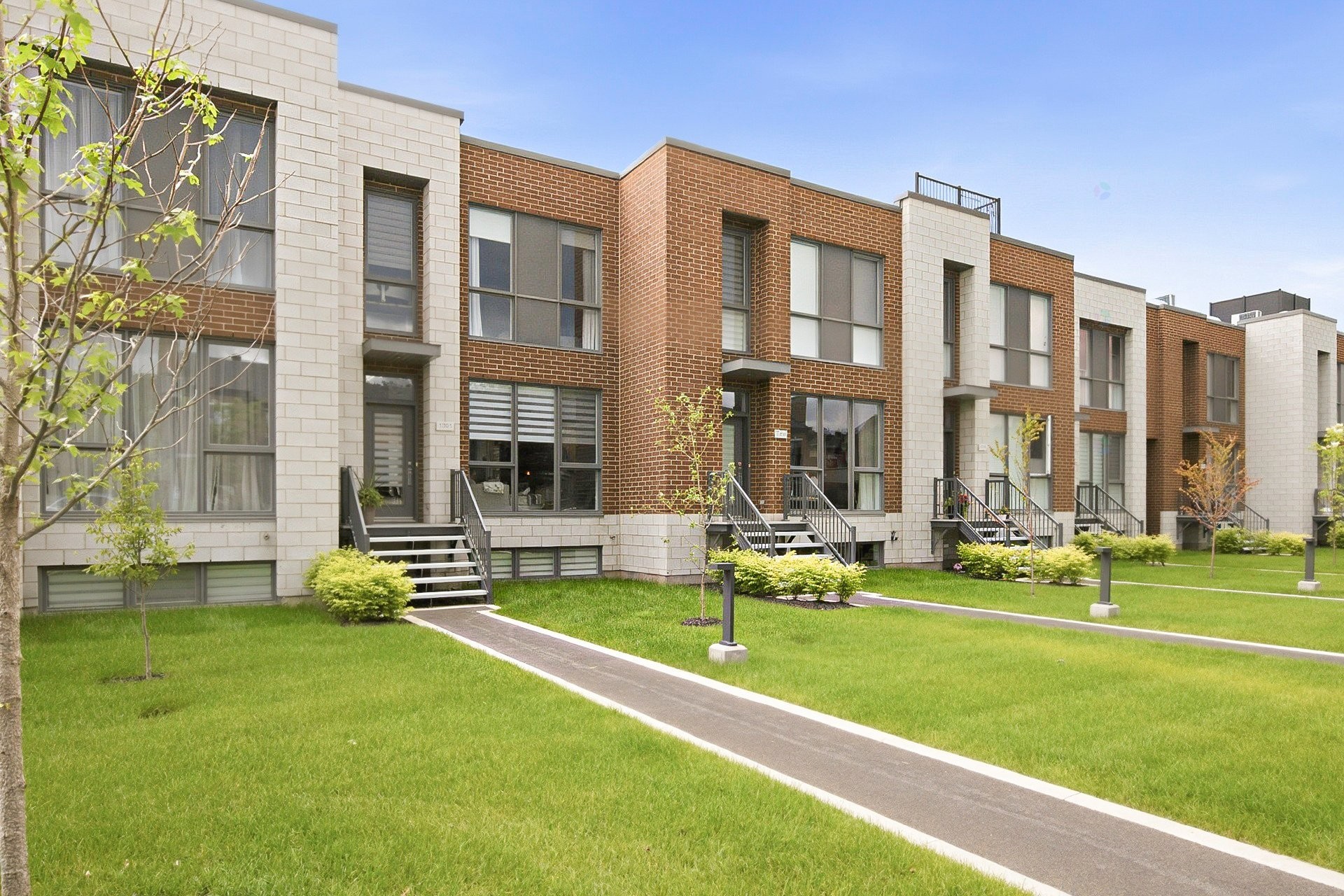 









1361


Rue des Tilleuls

,
Saint-Bruno-de-Montarville,




QC
J3V0C5

